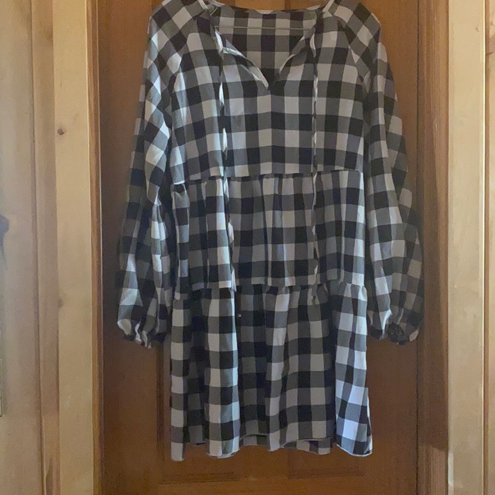Black and white checkered dress!